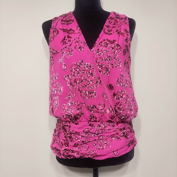 White House Black Market Tops - WHITE HOUSE BLACK MARKET Women's Pink Sleeveless V-neck Floral Print Top Size S